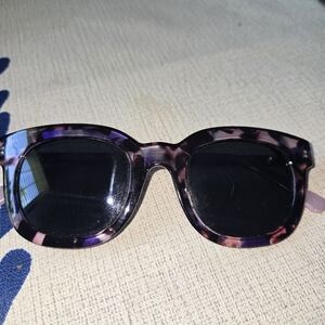 Stylish Tortoise Shell Sunglasses
